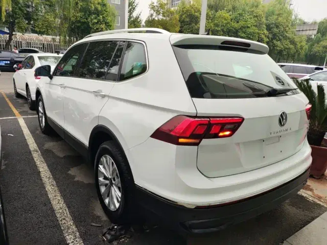 Volkswagen Tiguan L — Фото автомобиля 4