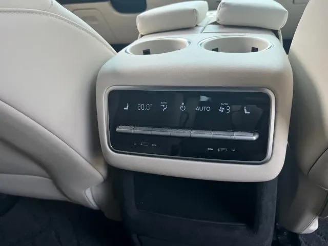 Li Auto L8 — Фото автомобиля 11