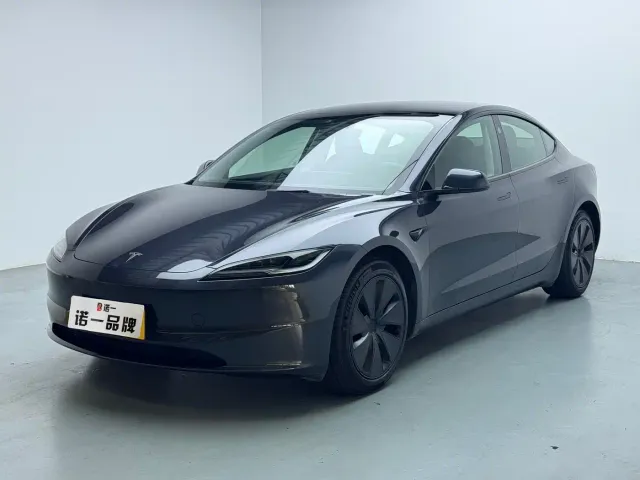 Фотография автомобиля — Tesla Model 3