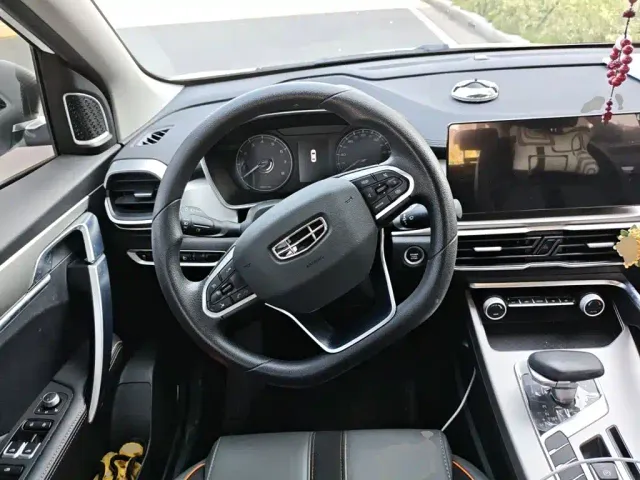 Geely Binyue — Фото автомобиля 6
