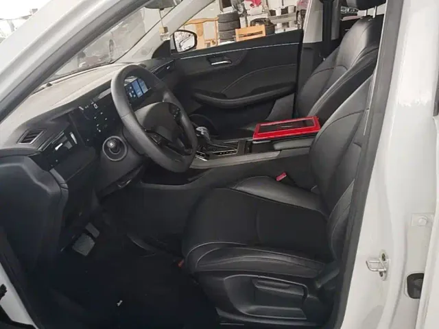 Roewe i5 — Фото автомобиля 10