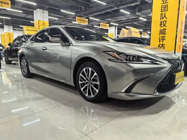 Lexus ES — Фото автомобиля 3