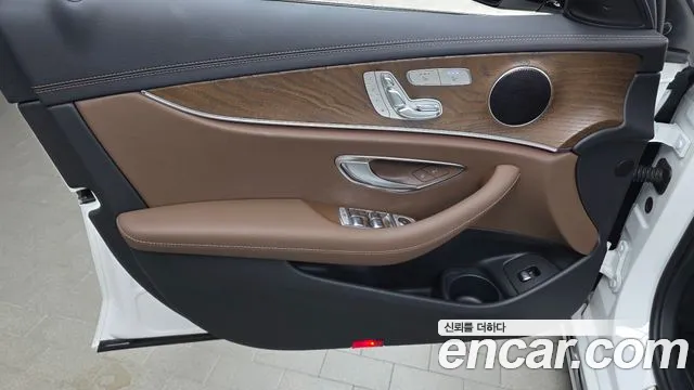Mercedes-Benz E-Class — Фото автомобиля 22