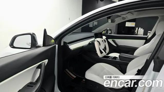 Tesla Model Y — Фото автомобиля 10