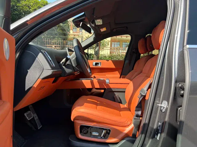 Li Auto L8 — Фото автомобиля 4