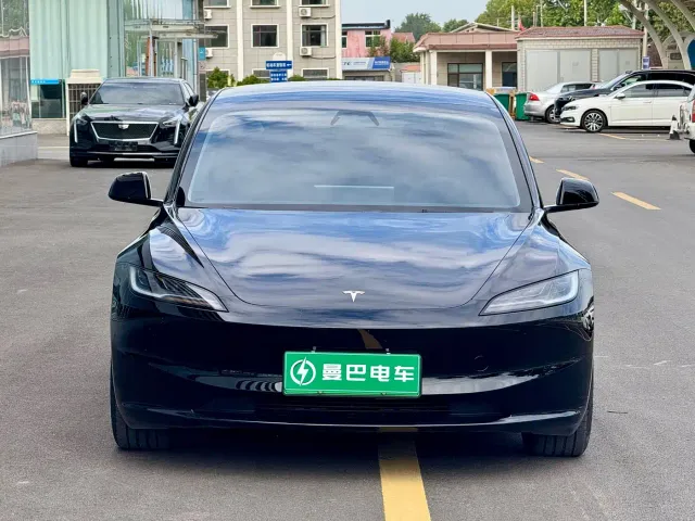 Tesla Model 3 — Фото автомобиля 3