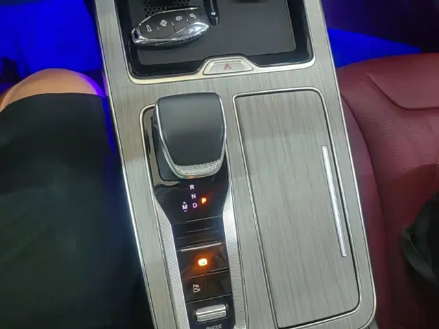 Hongqi HS5 — Фото автомобиля 13