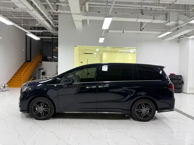 Honda Odyssey — Фото автомобиля 3