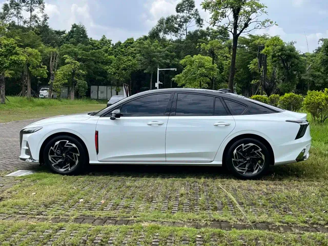 Hongqi H6 — Фото автомобиля 7