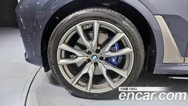 BMW X7 M50i 6 мест — Фото автомобиля 5