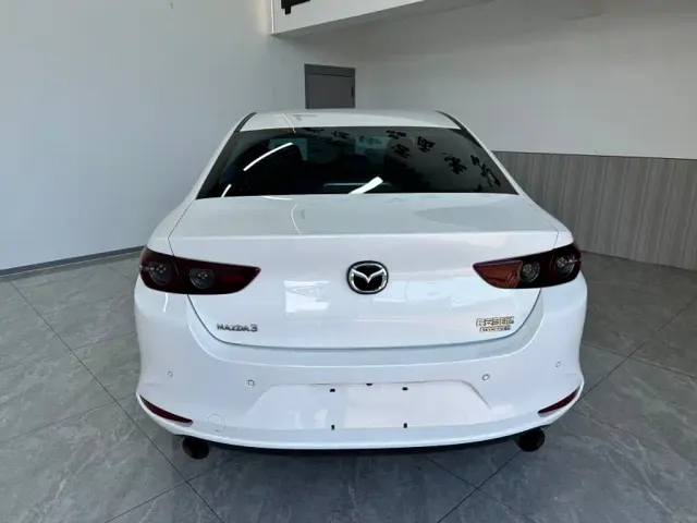 Mazda Axela — Фото автомобиля 5