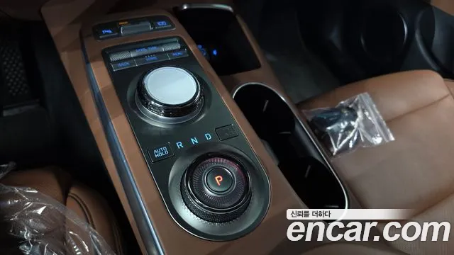 Genesis GV70 — Фото автомобиля 12