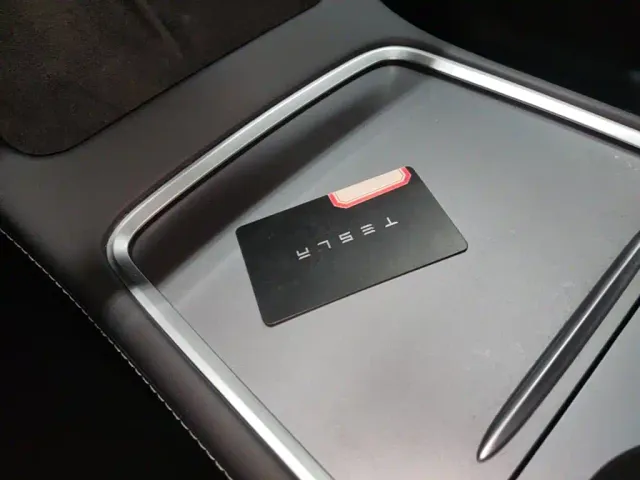 Tesla Model Y — Фото автомобиля 8