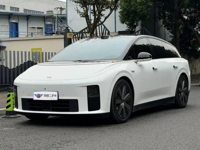Фотография автомобиля — Li Auto i6