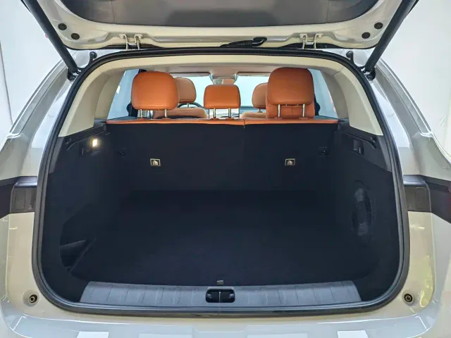Leapmotor C10 — Фото автомобиля 12