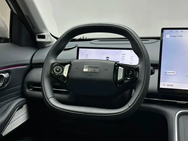 Geely Galaxy Starship 7 EM-i — Фото автомобиля 14