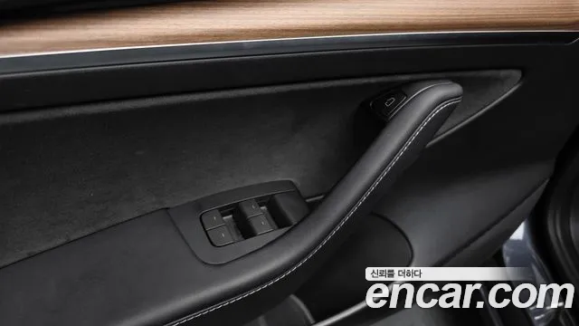 Tesla Model 3 — Фото автомобиля 30