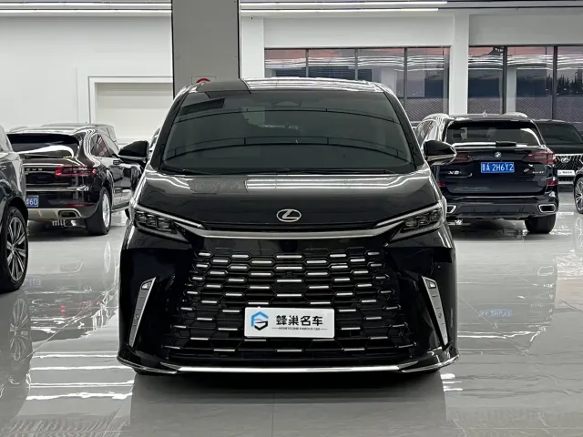 Lexus LM — Фото автомобиля 2