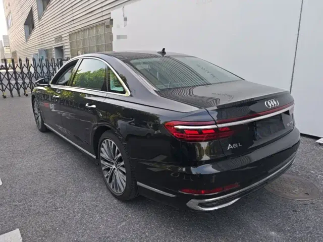 Audi A8 — Фото автомобиля 4