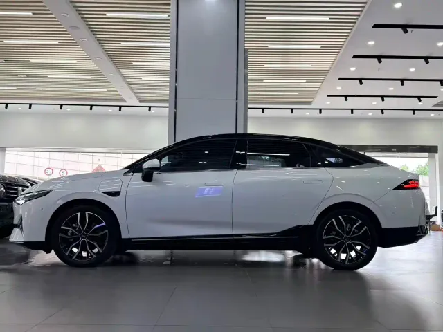 Xpeng P5 — Фото автомобиля 3