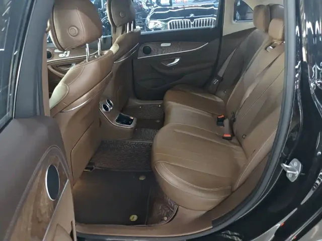 Mercedes-Benz E-Class — Фото автомобиля 16