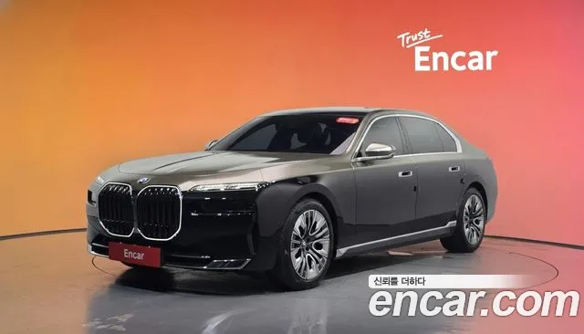 Фотография автомобиля — BMW 7-Series