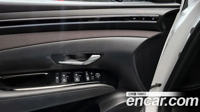 Hyundai Tucson Tucson (NX4) Бензин 1.6 турбо 2WD — Фото автомобиля 23