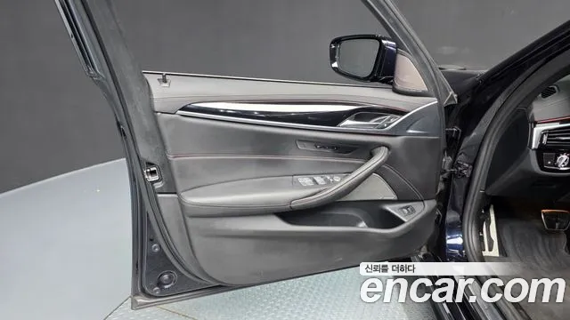 BMW 5 Series G30 — Фото автомобиля 13