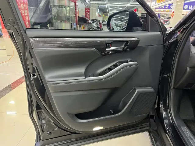 Toyota Crown Kluger — Фото автомобиля 8