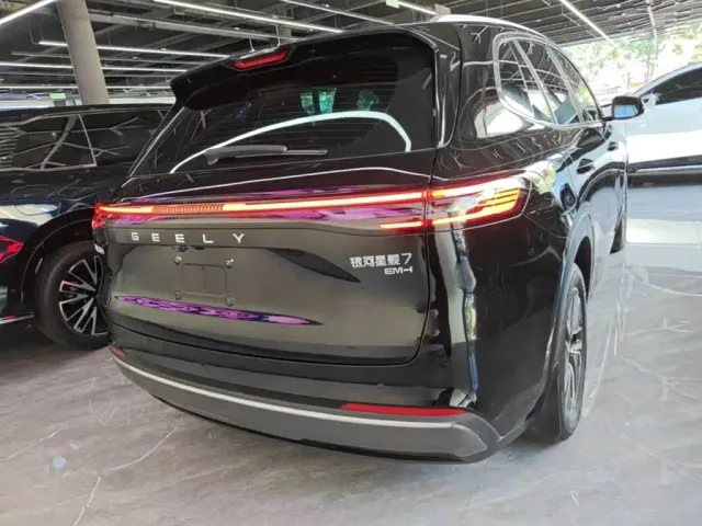 Geely Galaxy Starship 7 EM-i — Фото автомобиля 5