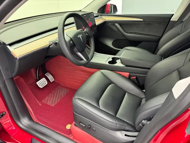 Tesla Model Y — Фото автомобиля 18