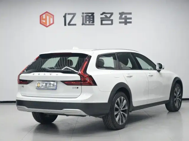 Volvo V90 — Фото автомобиля 22
