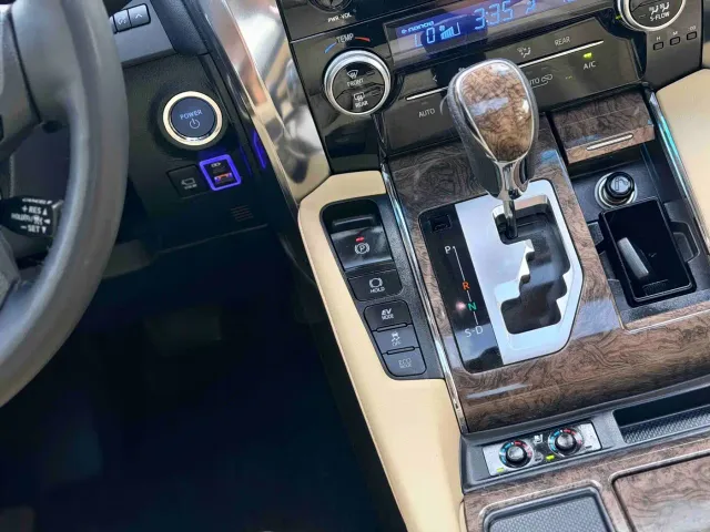 Toyota Alphard — Фото автомобиля 11