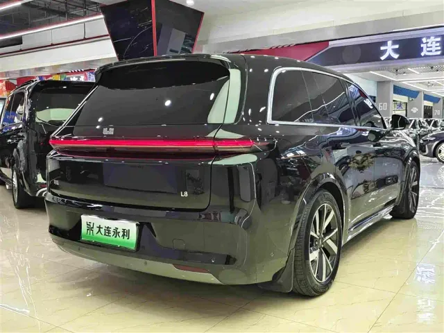 Li Auto L8 — Фото автомобиля 13