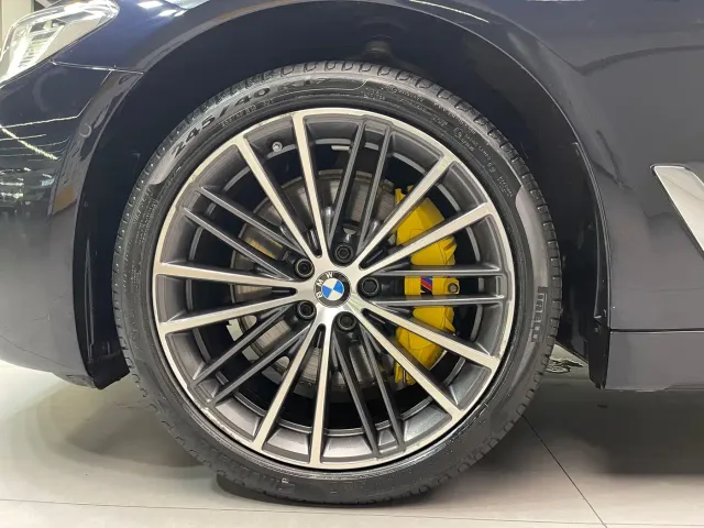 BMW 5 Series — Фото автомобиля 26