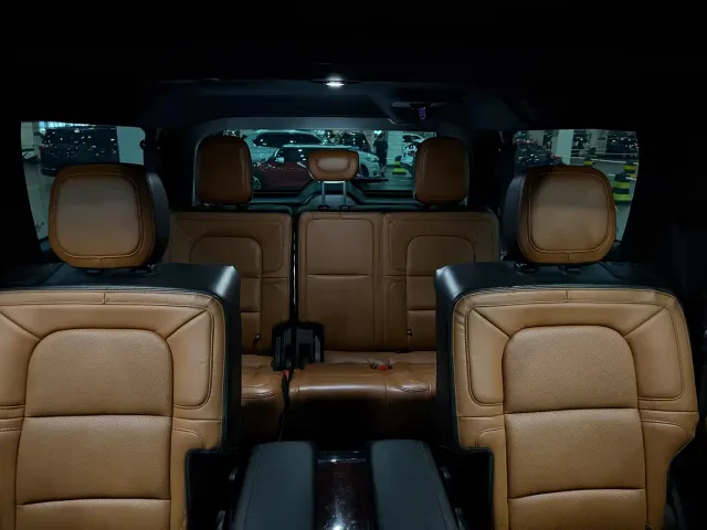 Lincoln Navigator — Фото автомобиля 8