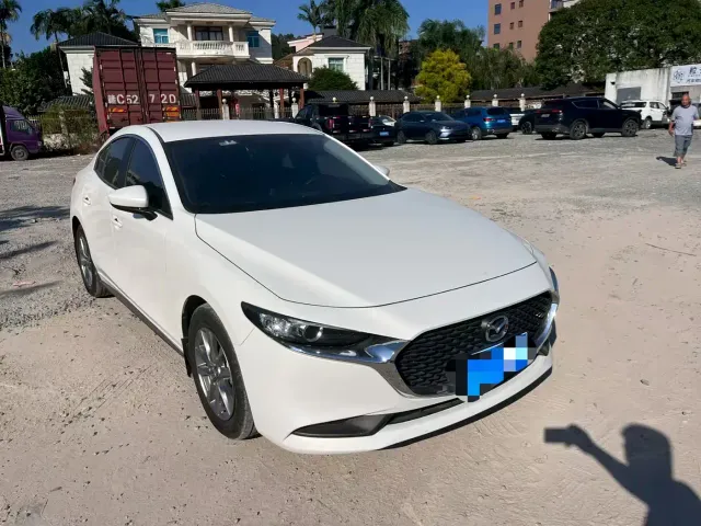 Mazda Axela — Фото автомобиля 3