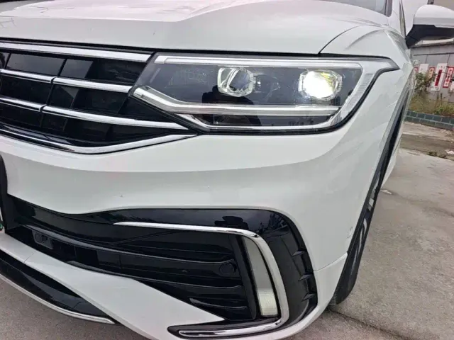 Volkswagen Tiguan L PHEV — Фото автомобиля 23