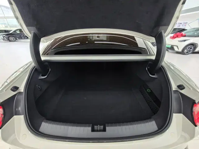 Xiaomi SU7 — Фото автомобиля 17
