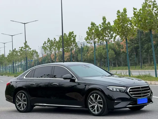 Mercedes-Benz E-Class — Фото автомобиля 3