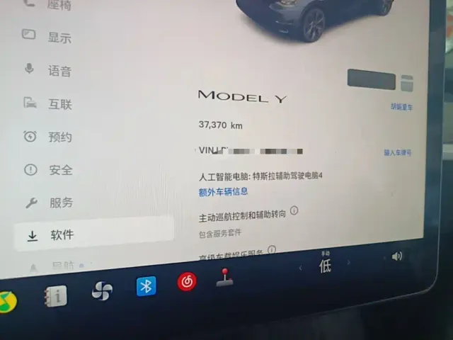 Tesla Model Y — Фото автомобиля 11