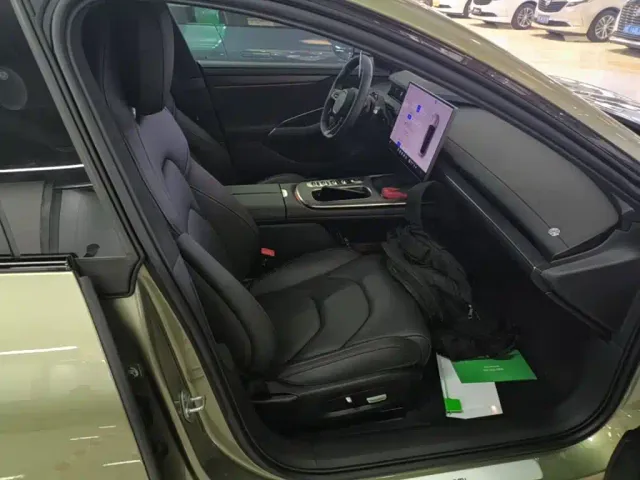 Xiaomi SU7 — Фото автомобиля 24