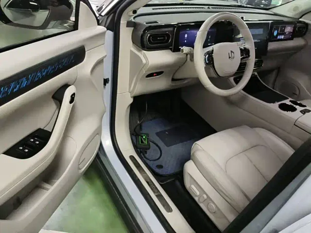 Leapmotor C11 — Фото автомобиля 15