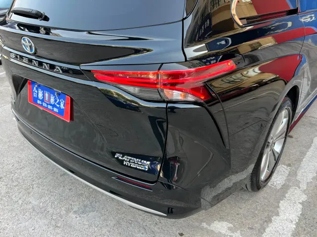 Toyota Sienna — Фото автомобиля 9