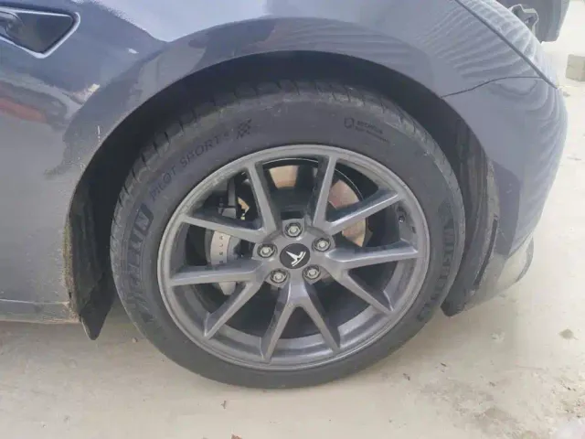 Tesla Model 3 — Фото автомобиля 5
