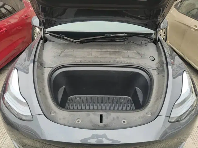 Tesla Model Y — Фото автомобиля 19