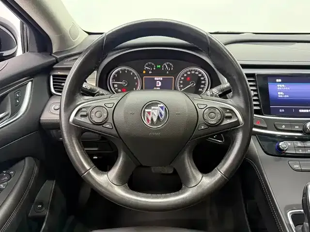 Buick LaCrosse — Фото автомобиля 5