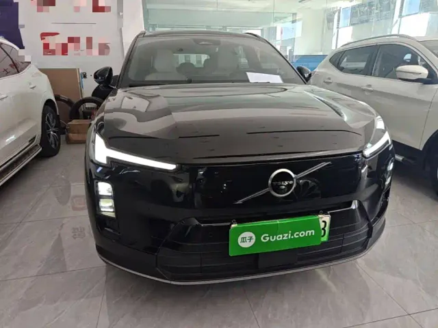 Volvo XC70 Plug-in Hybrid — Фото автомобиля 2