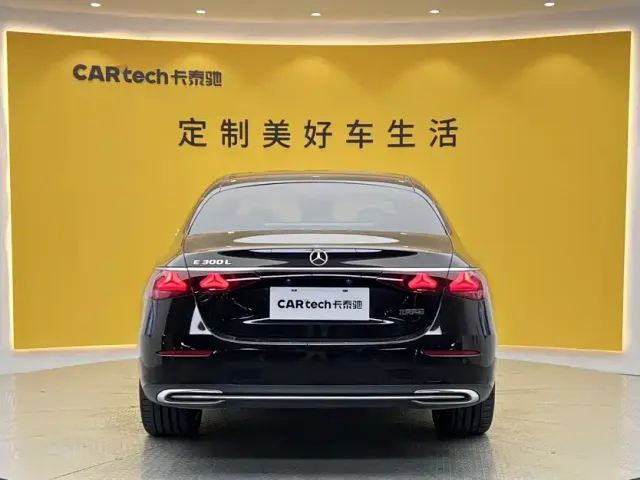 Mercedes-Benz E-Class — Фото автомобиля 2