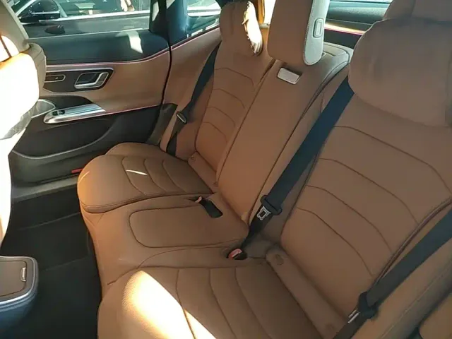 Mercedes-Benz E-Class — Фото автомобиля 21